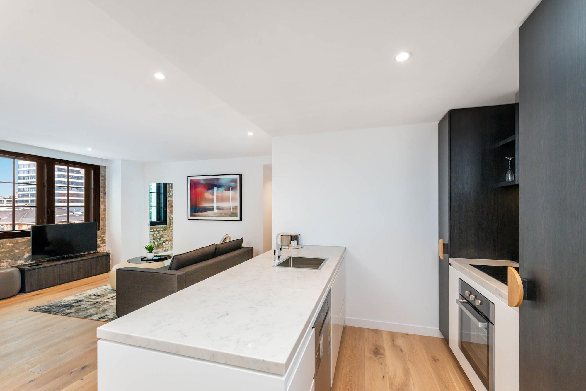 辣椒fv酒店 布里斯班 外观 照片 The kitchen and living area of a typical apartment