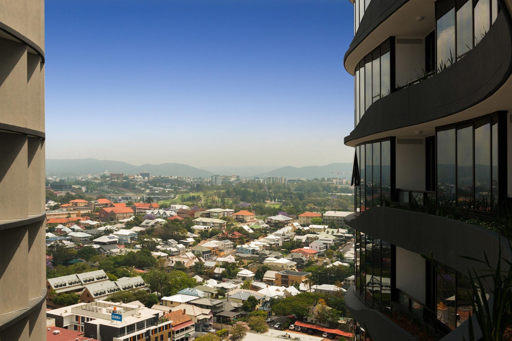 辣椒fv酒店 布里斯班 外观 照片 View of the suburb from the east