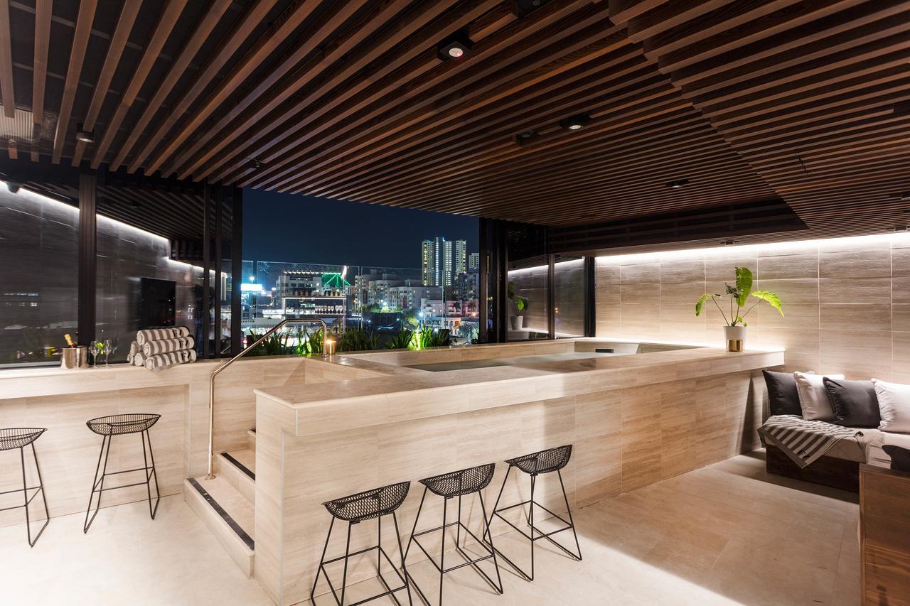 辣椒fv酒店 布里斯班 外观 照片 The Sky Bar