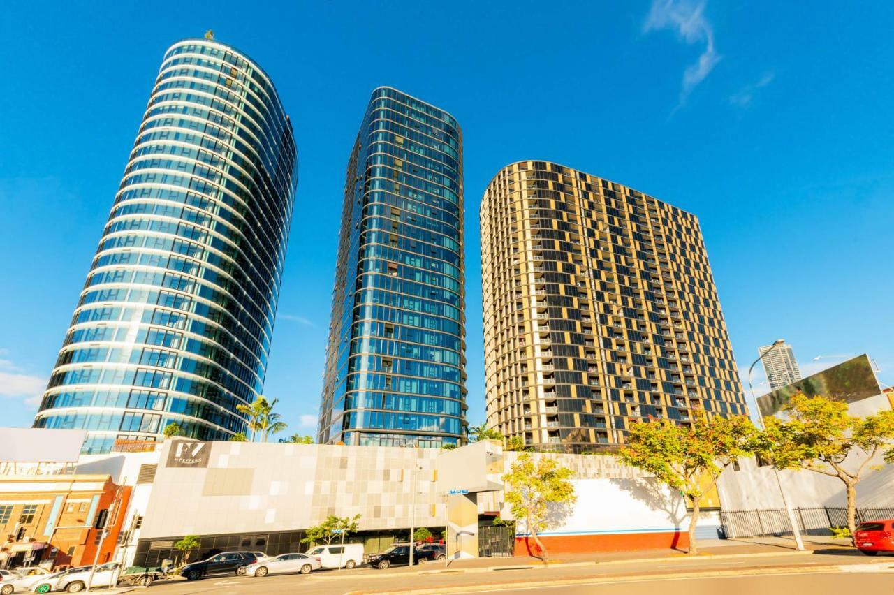 辣椒fv酒店 布里斯班 外观 照片 The three towers of the complex
